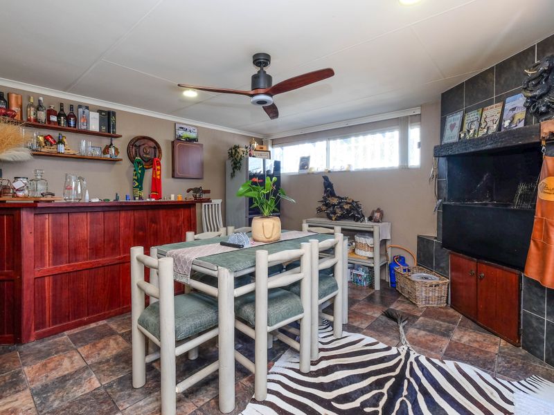 Spacious 4-Bedroom Family Home with Exceptional Entertainment Areas - Photo 9