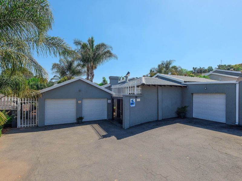 Spacious 4-Bedroom Family Home with Exceptional Entertainment Areas - Photo 4