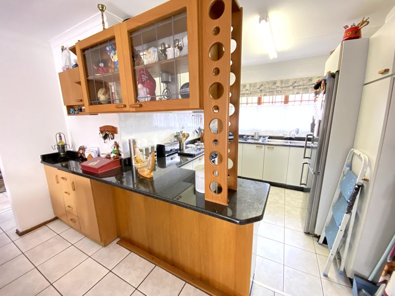 Modern Immaculate Simplex - Photo 9