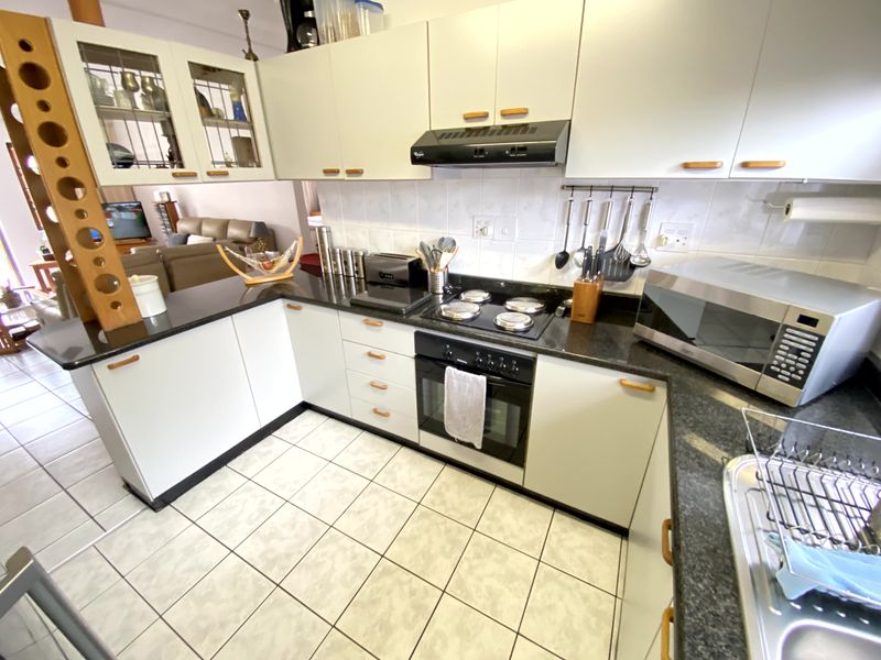 Modern Immaculate Simplex - Photo 7
