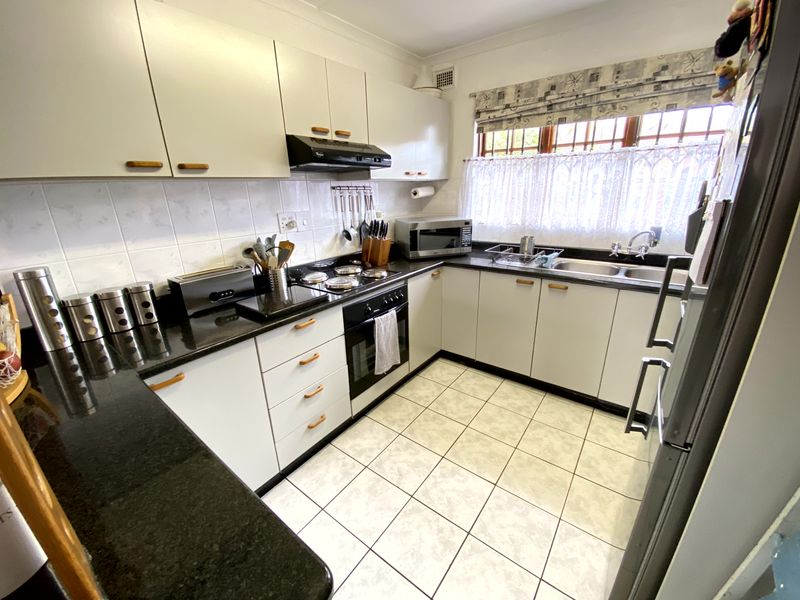 Modern Immaculate Simplex - Photo 5