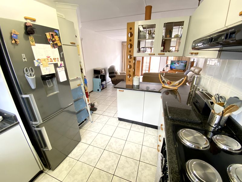 Modern Immaculate Simplex - Photo 8