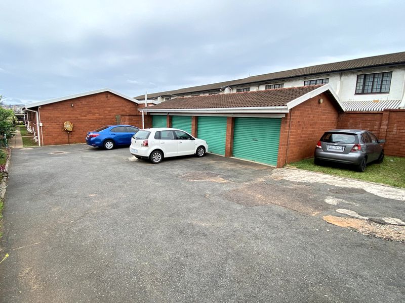 Modern Immaculate Simplex - Photo 4