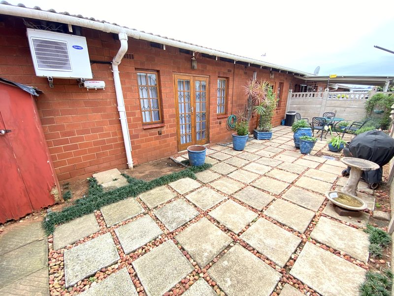 Modern Immaculate Simplex - Photo 2