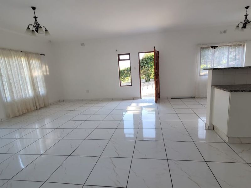 Lovely Home - Photo 3