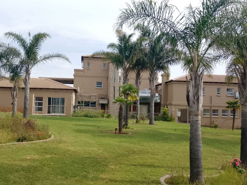 ULTIMATE OFF-GRID LUXURY ESTATE | 1HA | MULTI-DWELLING | MOOIKLOOF. - Photo 4
