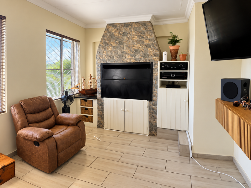 Spacious Home with Breathtaking Dam Views - Photo 10