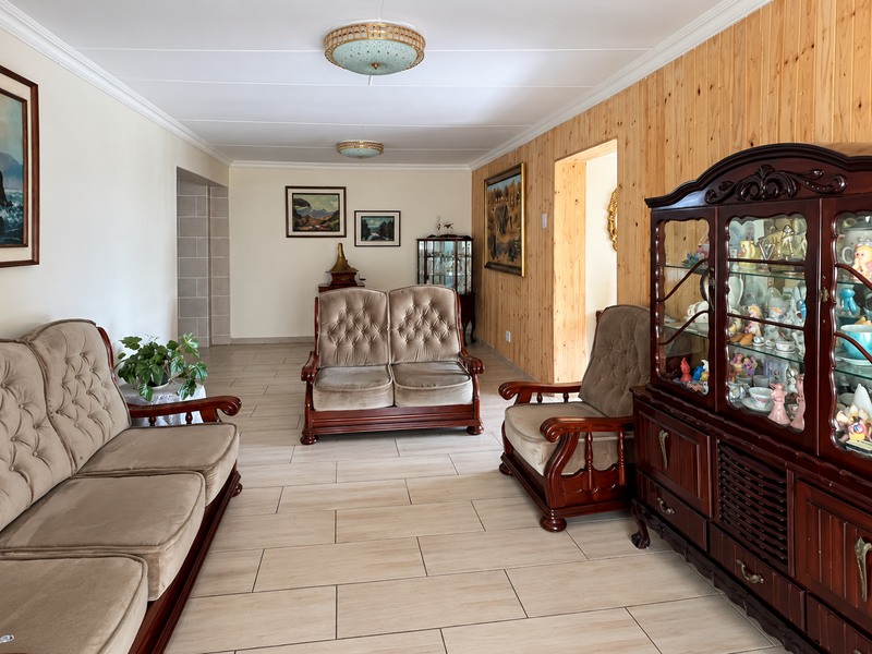 Spacious Home with Breathtaking Dam Views - Photo 9