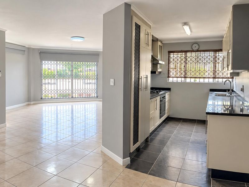 3 Bed 2 Bath Townhouse In Essenwood - Photo 4