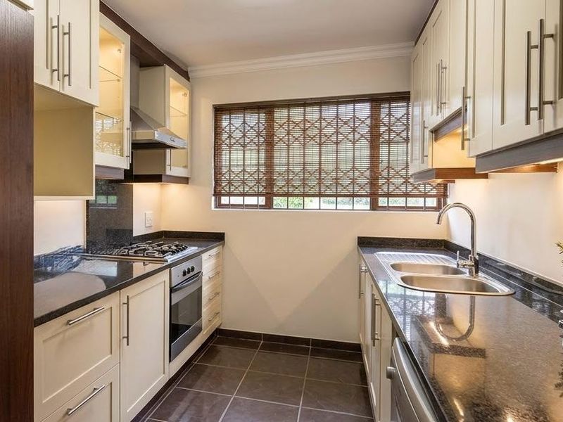 3 Bed 2 Bath Townhouse In Essenwood - Photo 2