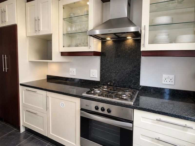 3 Bed 2 Bath Townhouse In Essenwood - Photo 3