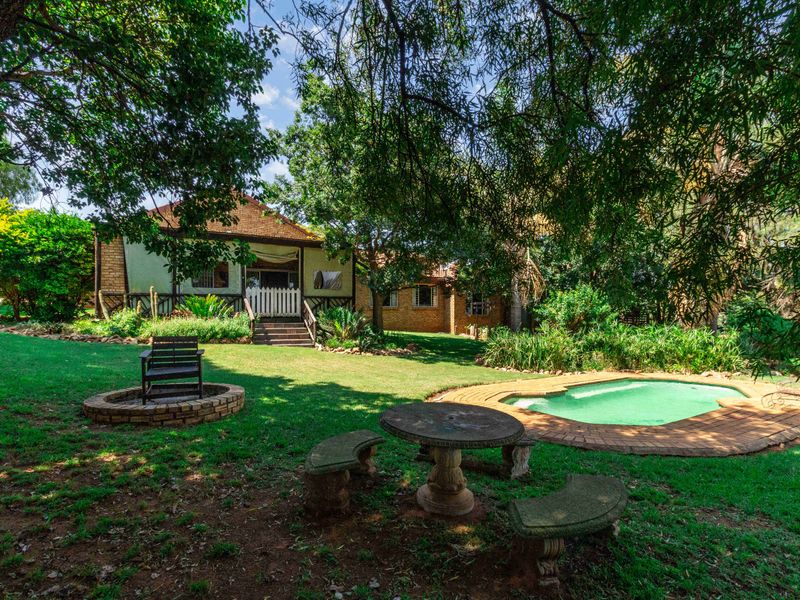Beautiful 4-Bedroom Family Home with Pool – A Must-See! - Photo 1