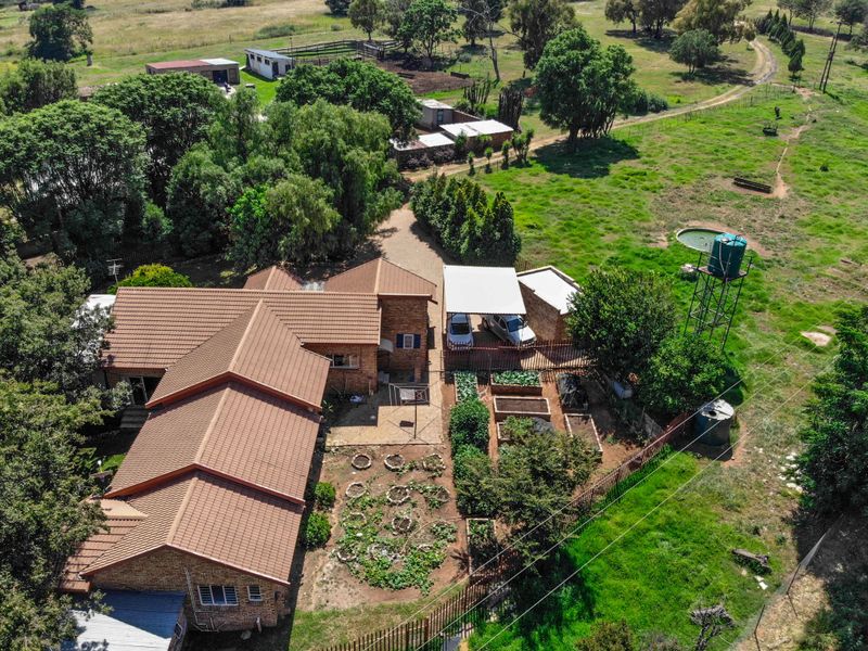 Beautiful 4-Bedroom Family Home with Pool – A Must-See! - Photo 4