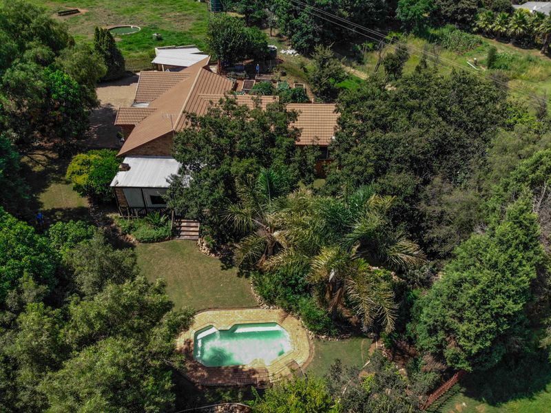 Beautiful 4-Bedroom Family Home with Pool – A Must-See! - Photo 8
