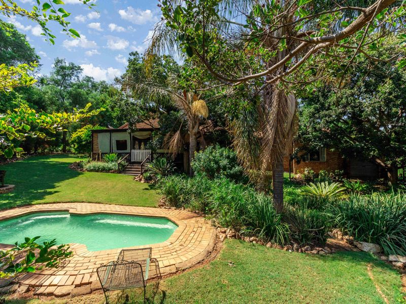 Beautiful 4-Bedroom Family Home with Pool – A Must-See! - Photo 6