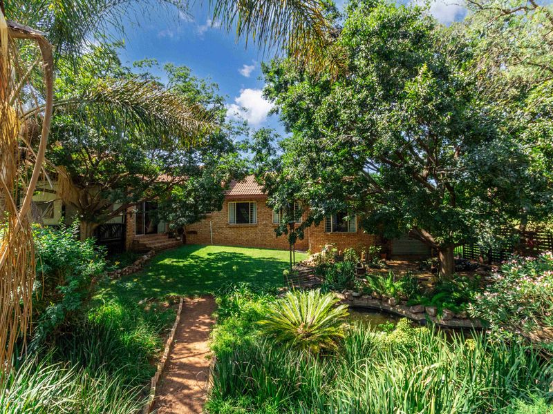 Beautiful 4-Bedroom Family Home with Pool – A Must-See! - Photo 5