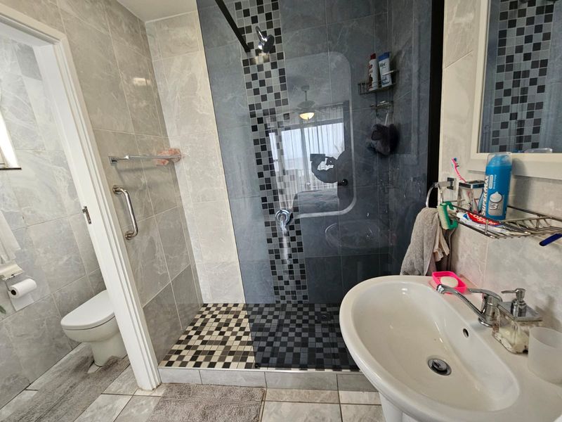 ONLY YOUR SUITCASE REQUIRED! - Photo 8