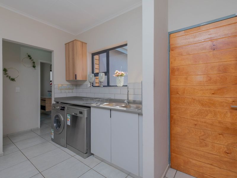 Modern Lifestyle Rental in Little Falls – Upmarket 3-Bed Apartment! - Photo 9