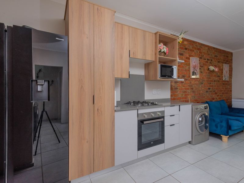 Modern Lifestyle Rental in Little Falls – Upmarket 3-Bed Apartment! - Photo 7