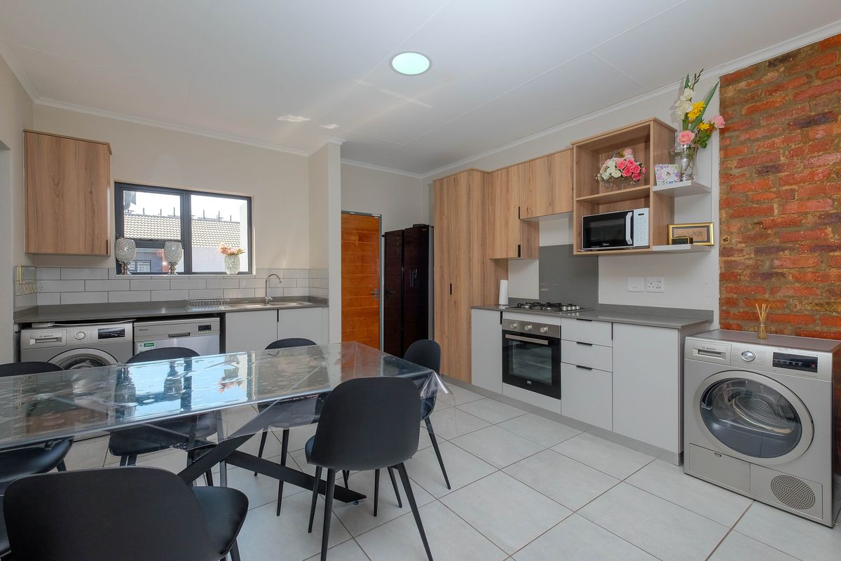 Modern Lifestyle Rental in Little Falls – Upmarket 3-Bed Apartment! - Photo 2
