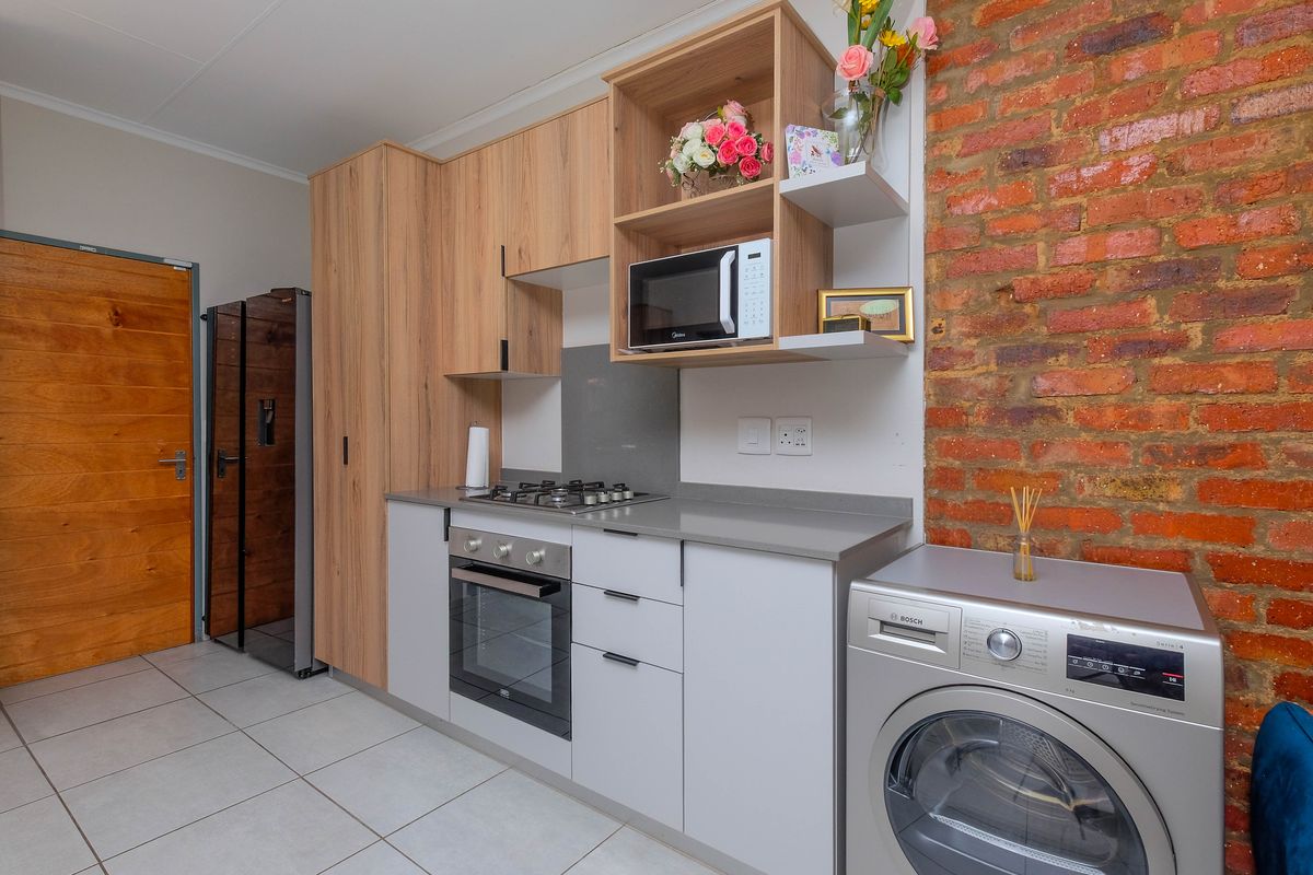 Modern Lifestyle Rental in Little Falls – Upmarket 3-Bed Apartment! - Photo 4