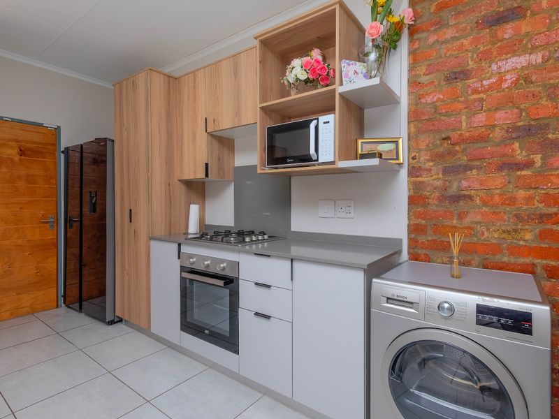 Modern Lifestyle Rental in Little Falls – Upmarket 3-Bed Apartment! - Photo 4