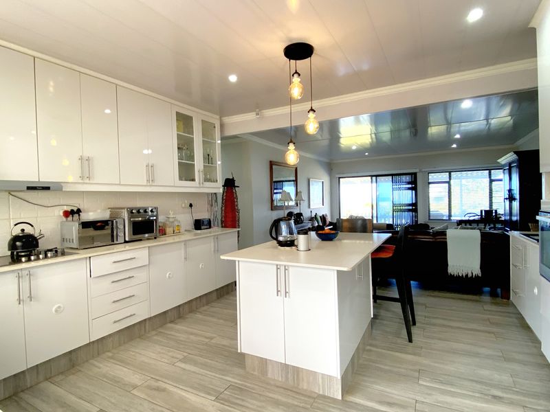 The Elysium Escape – Immaculate Home. Immaculate Views. - Photo 8