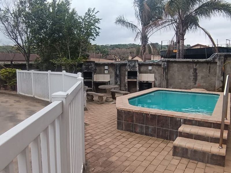 Sip, Savor, and Sunbathe in Your Margate Oasis! - Photo 8
