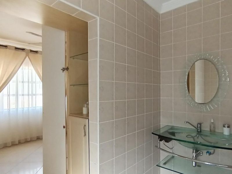 🏡 Spacious 4-Bedroom Townhouse for Sale – Ramsgate, KwaZulu-Natal - Photo 9