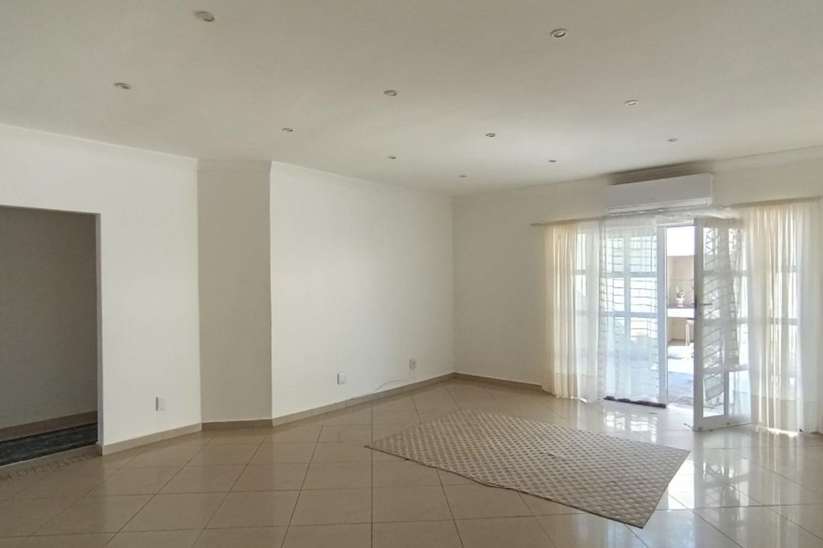 🏡 Spacious 4-Bedroom Townhouse for Sale – Ramsgate, KwaZulu-Natal - Photo 3