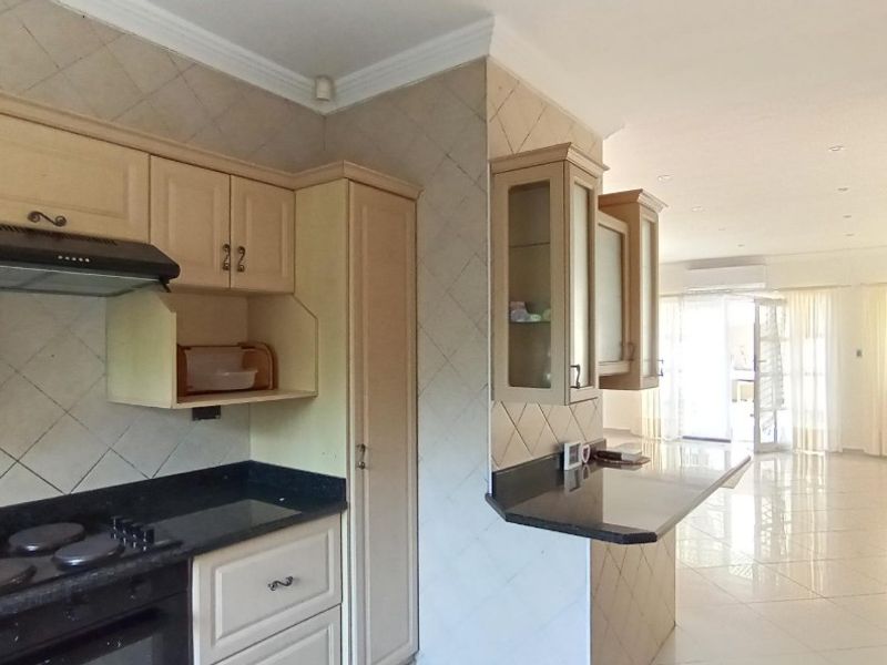 🏡 Spacious 4-Bedroom Townhouse for Sale – Ramsgate, KwaZulu-Natal - Photo 5