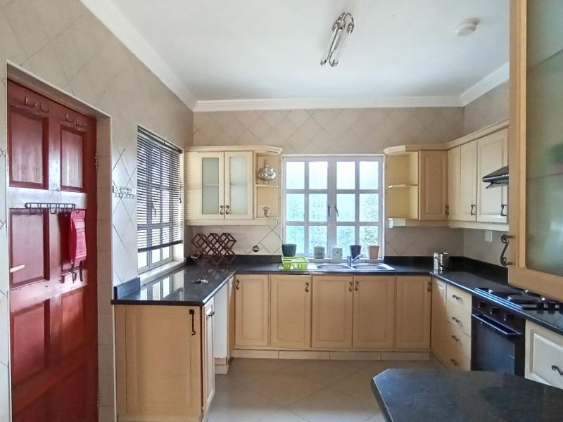 🏡 Spacious 4-Bedroom Townhouse for Sale – Ramsgate, KwaZulu-Natal - Photo 4