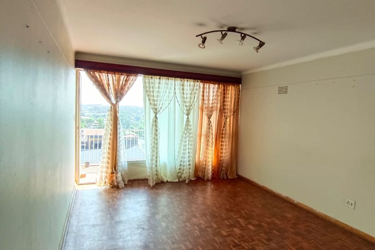 🏡 Spacious 2-Bedroom Apartment For Sale in Krugersdorp - Photo 3