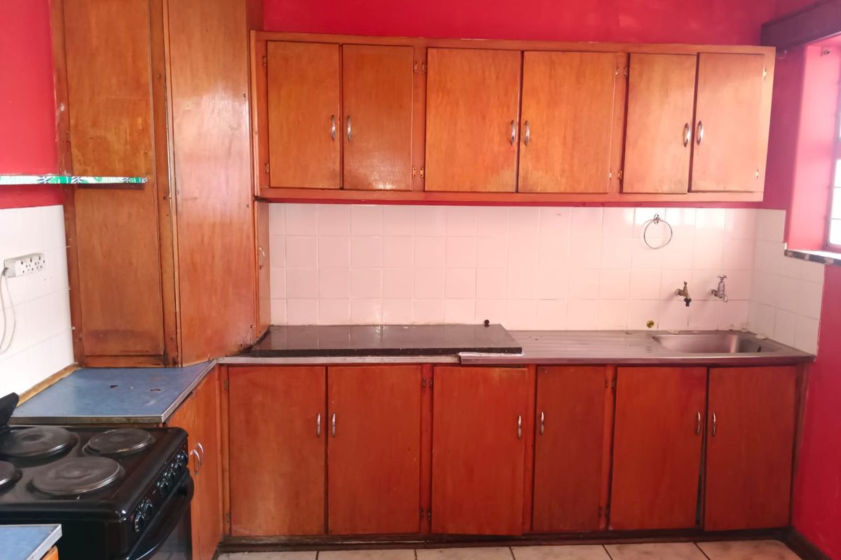 🏡 Spacious 2-Bedroom Apartment For Sale in Krugersdorp - Photo 5