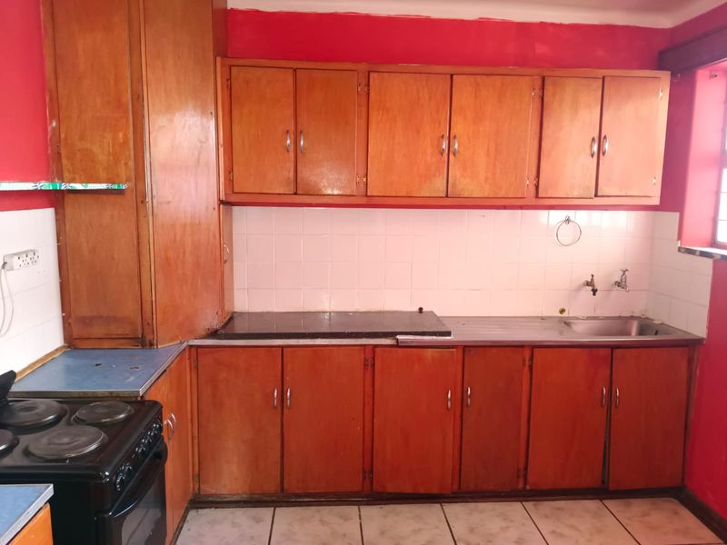 🏡 Spacious 2-Bedroom Apartment For Sale in Krugersdorp - Photo 5