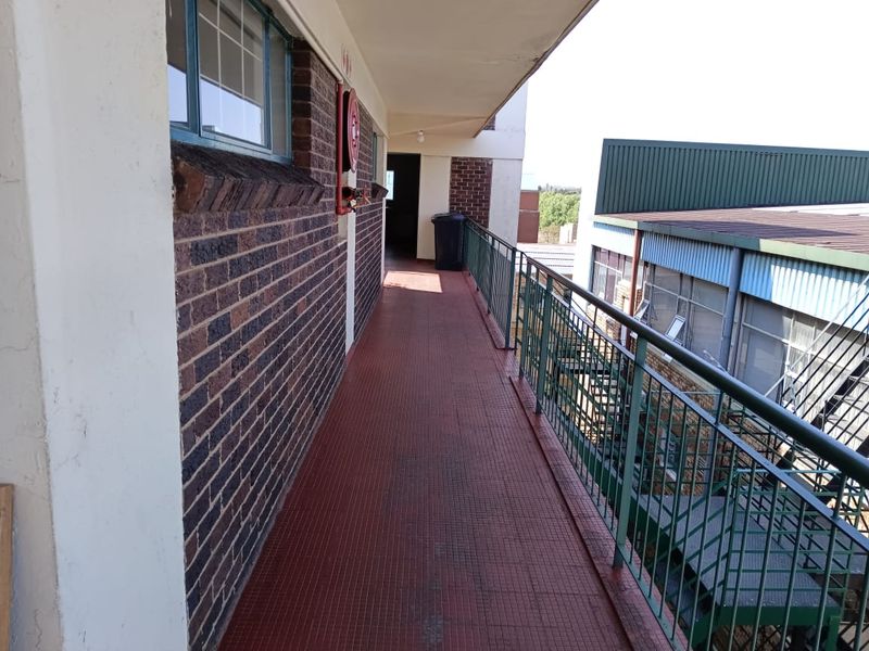 🏡 Spacious 2-Bedroom Apartment For Sale in Krugersdorp - Photo 10