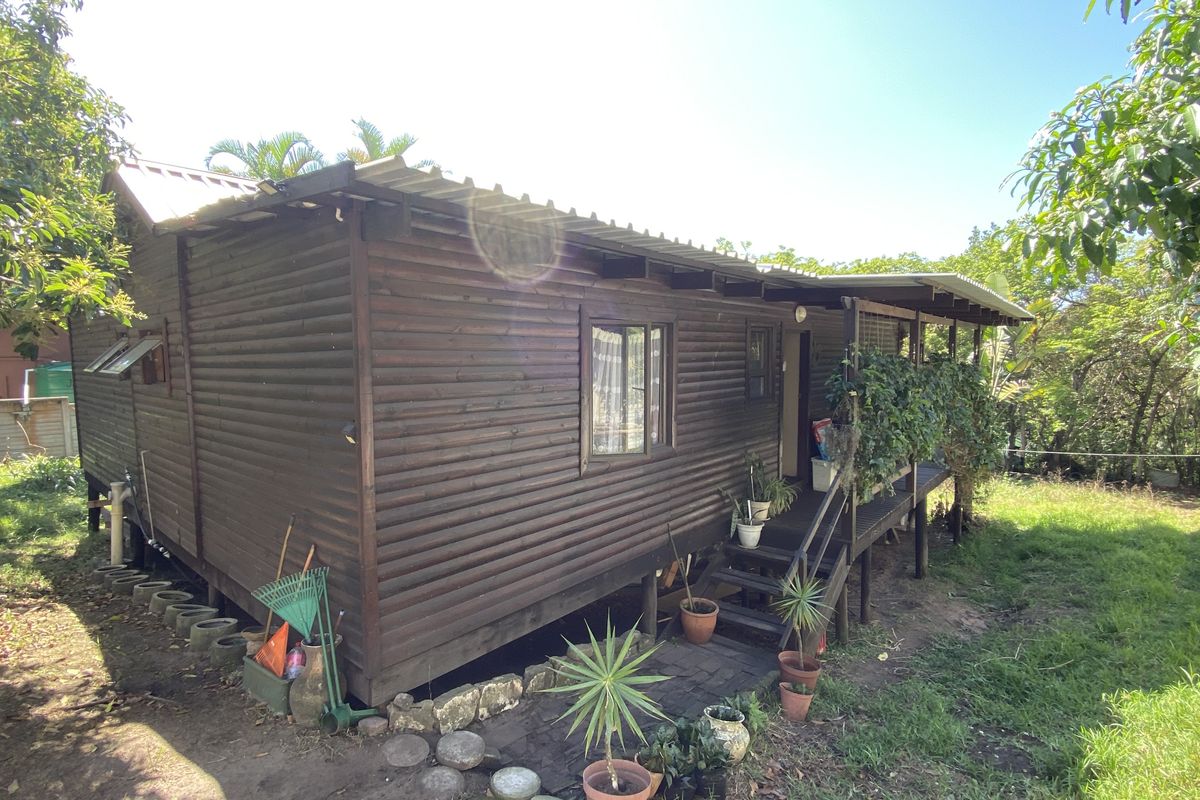 The Fixers Dream, 3 Bedroom Log Home with Expansive Yard and Endless Potential - Photo 4