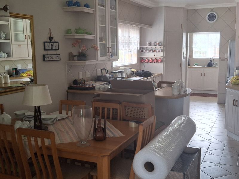 Charming Coastal Home with Stunning Views - Photo 10