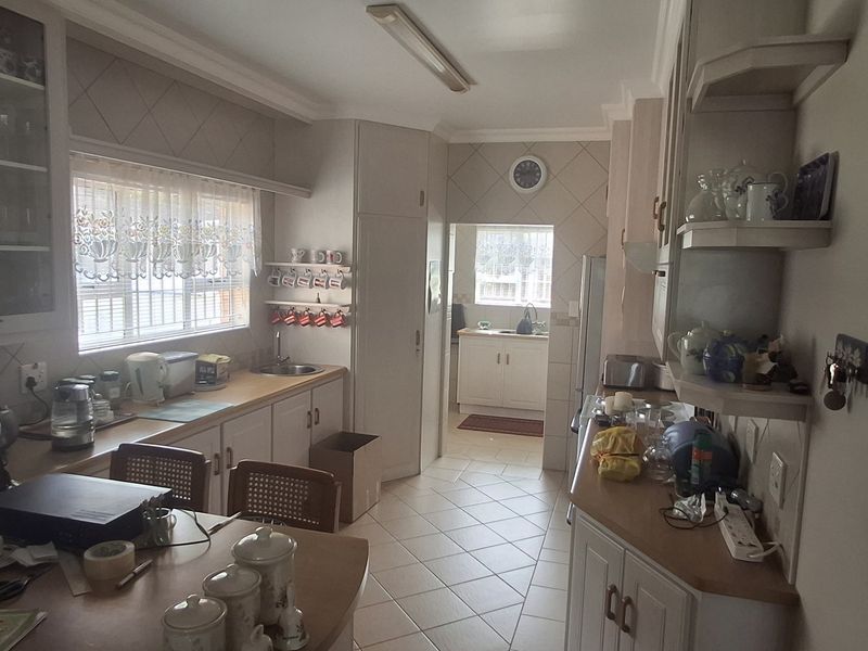 Charming Coastal Home with Stunning Views - Photo 6