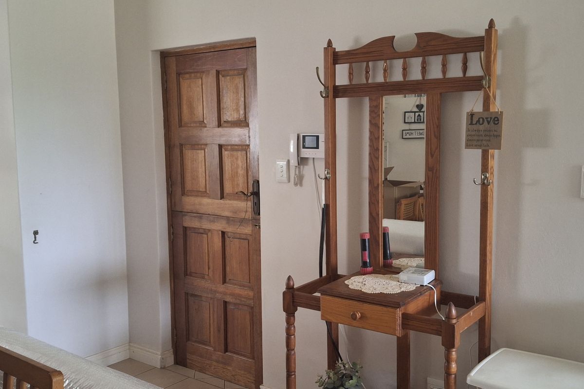 Charming Coastal Home with Stunning Views - Photo 4