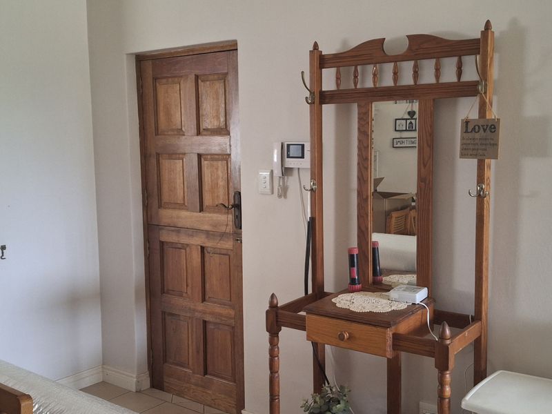 Charming Coastal Home with Stunning Views - Photo 4