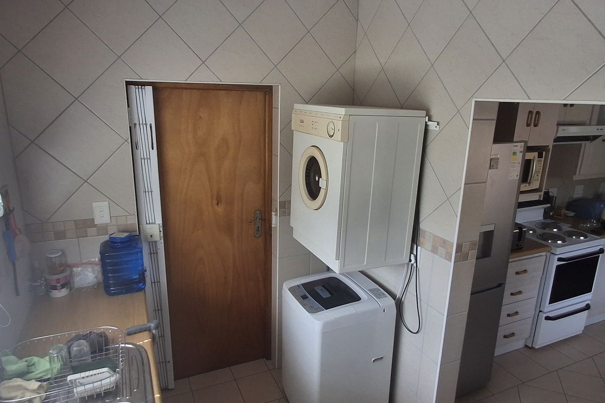 Charming Coastal Home with Stunning Views - Photo 5