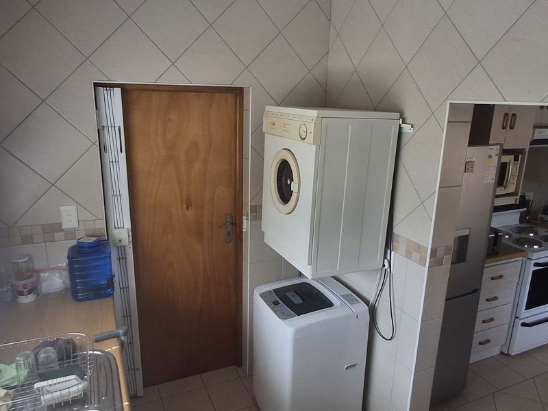 Charming Coastal Home with Stunning Views - Photo 5