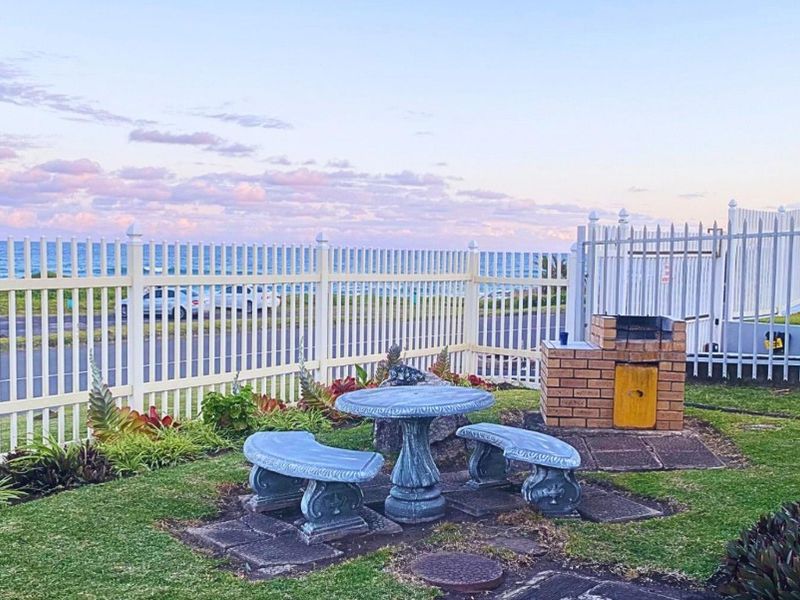 Coastal Living at Its Finest – Prime 2-Bedroom Apartment 20 meters from the beach. - Photo 1