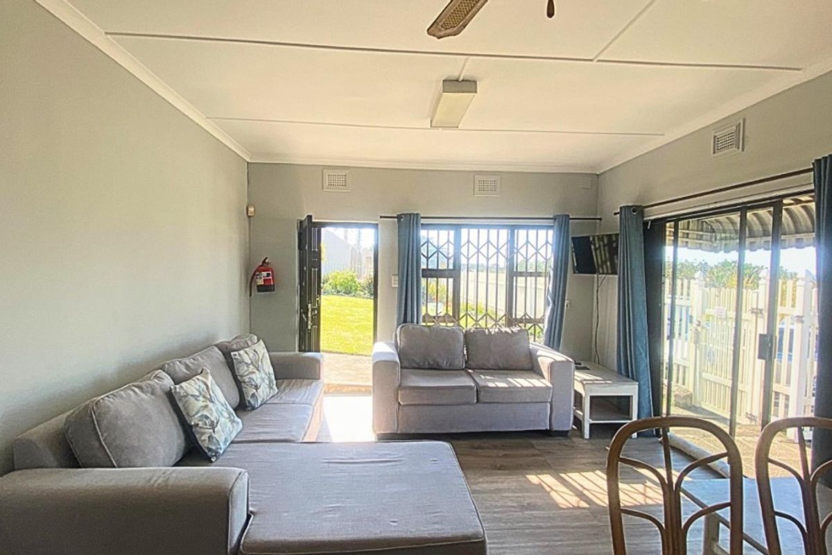 Coastal Living at Its Finest – Prime 2-Bedroom Apartment 20 meters from the beach. - Photo 4