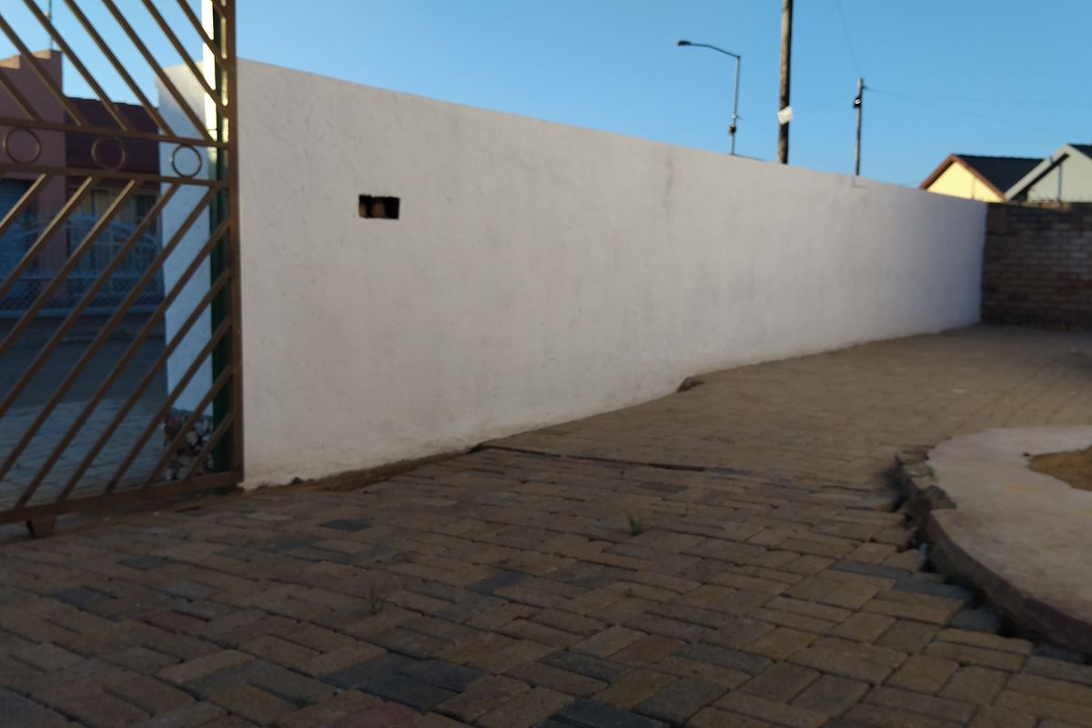 Two Bedroom House For Sale in Kagiso, Father Gerald Martin. - Photo 5