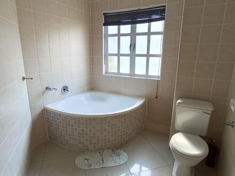 4 bedroom spacious townhouse for sale in Ramsgate - Photo 8