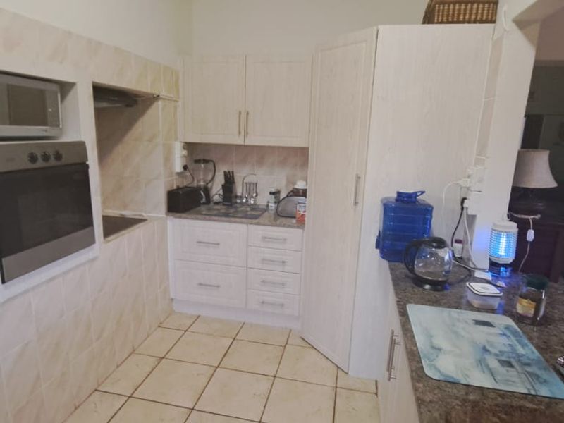 Where coastal living meets comfort and space - Photo 9