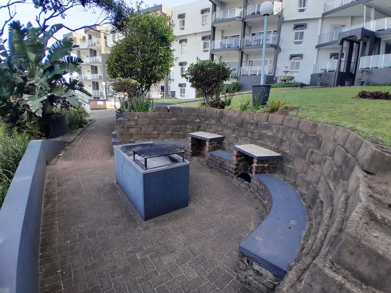 Beachside 2 Bedroom  Apartment, absolutely a Bargain - Photo 7