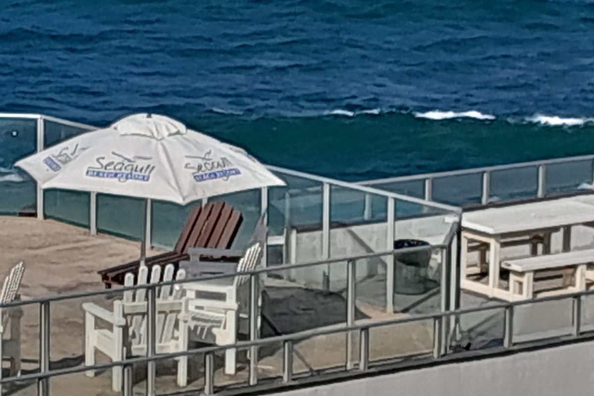 Beachside 2 Bedroom  Apartment, absolutely a Bargain - Photo 4